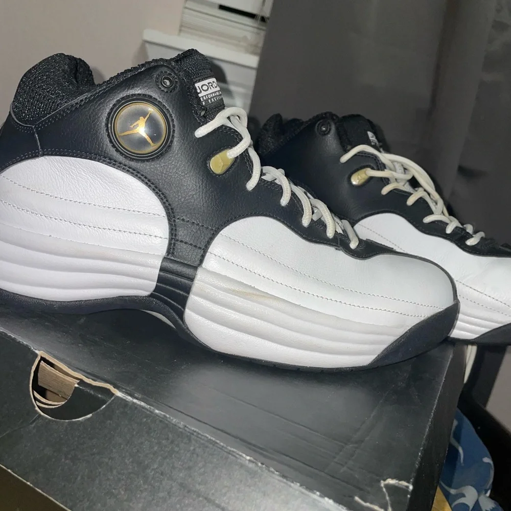 Selling some Jordan’s basketball or any use - Picture 7 of 8